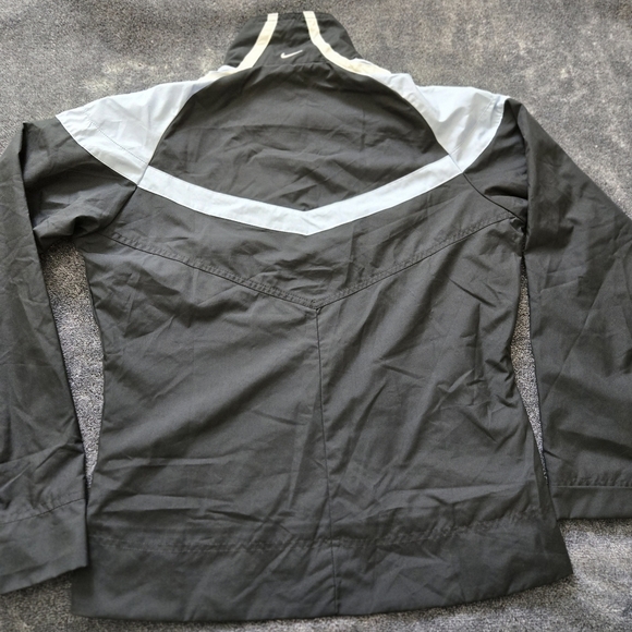 Nike Women's Black and Gray Jacket - Picture 3 of 7